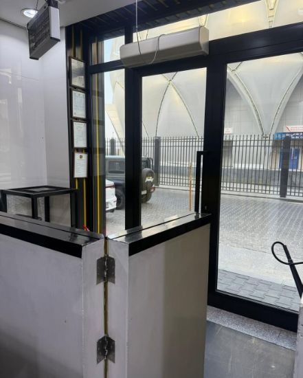 Picture of مطعم في مجمع النخلة على الشارع