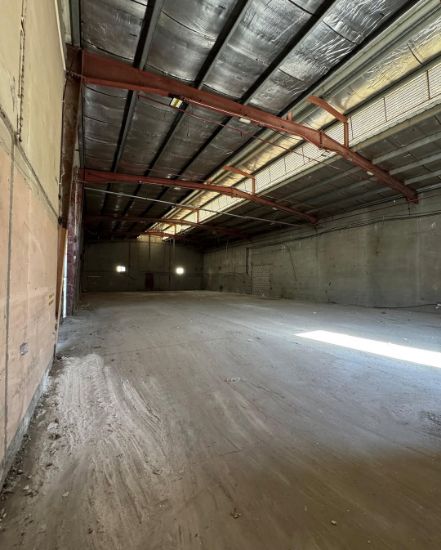 Picture of للإيجار مخزن مرخص في شويخ الصناعية