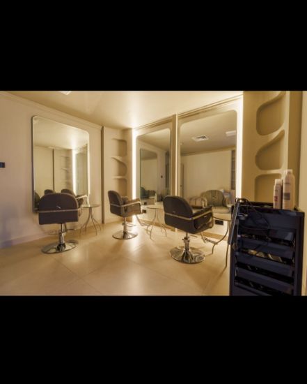 Picture of صالون بالشعب البحري في موقع مميز 