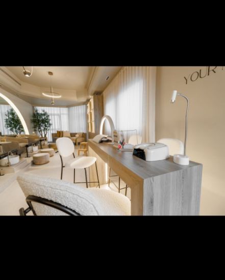 Picture of صالون بالشعب البحري في موقع مميز 