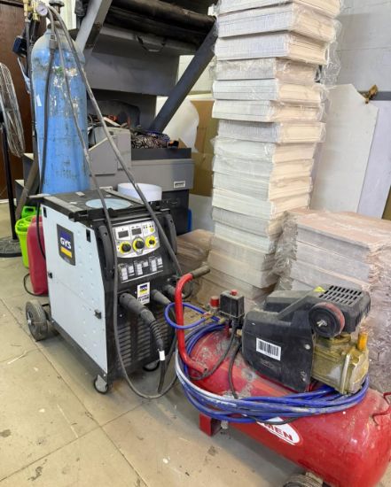 Picture of معرض مع ورشه للاعلانات المضيئه و طباعه الرول اب