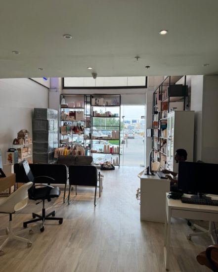 Picture of معرض مع ورشه للاعلانات المضيئه و طباعه الرول اب