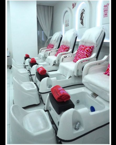 Picture of صالون نسائي مجهز في السالمية بجانب مرينا مول